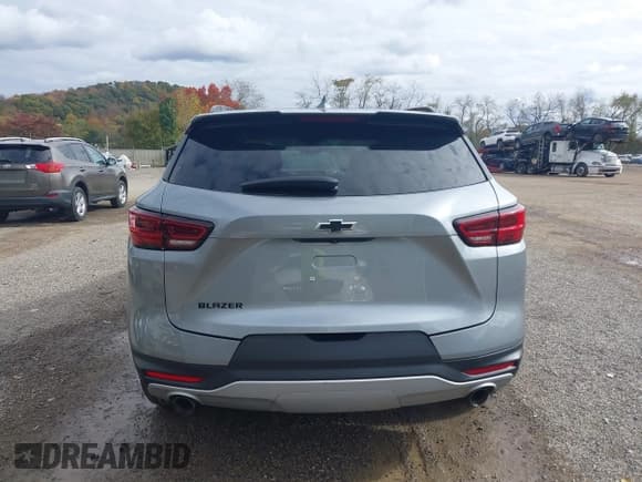 ✅ 2023 Chevrolet Blazer LT • VIN: 3GNKBCR41PS235530 • Lot: 43537754. Wystawiony na IAAI z przebiegiem 11 712 mil. Bezpłatny archiwum sprzedaży aukcyjnych z USA i szczegółowy raport historii pojazdu na DreamBid. Zdjęcie 16.