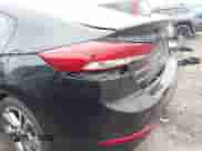 2017 Hyundai Elantra SE z VIN 5NPD84LF1HH127971, wystawiony jako IAAI lot #43460523 z przebiegiem 144 237 mil mil oraz . Historia ofert i sprzedaży dostępna na DreamBid. Obrazek 19.