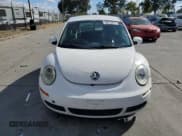 ✅ 2010 Volkswagen Beetle • VIN: 3VWPG3AG8AM020872 • Lot: 80219815. Wystawiony na Copart z przebiegiem 161 659 mil. Bezpłatny archiwum sprzedaży aukcyjnych z USA i szczegółowy raport historii pojazdu na DreamBid. Zdjęcie 5.