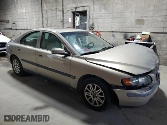 ✅ 2004 Volvo S60 • VIN: YV1RS61T642317251 • Лот: 71494445. Опубликован ранее на Copart с пробегом 156 317 миль. Бесплатный доступ к архиву аукционных продаж из США и подробный отчёт об истории автомобиля на DreamBid. Изображение 4.
