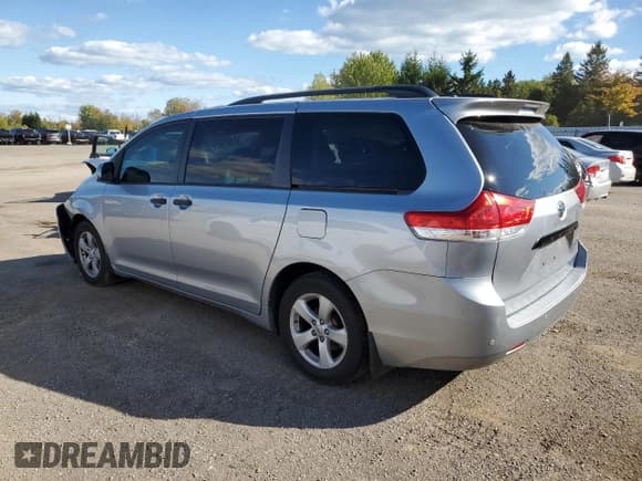 ✅ 2012 Toyota Sienna • VIN: 5TDZK3DC0CS233658 • Лот: 82116745. Опубликован ранее на Copart с пробегом 197 533 миль. Бесплатный доступ к архиву аукционных продаж из США и подробный отчёт об истории автомобиля на DreamBid. Изображение 2.