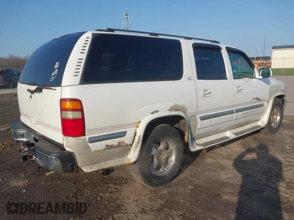 ✅ 2002 GMC Yukon XL SLT • VIN: 3GKFK16Z32G215746 • Lot: 42097959. Listed on IAAI with 233,023 mi. Free auction sales archive from the USA and detailed vehicle history report at DreamBid. Image 4.