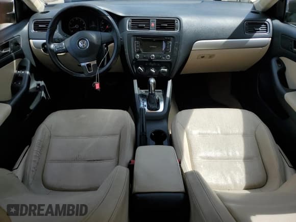 ✅ 2011 Volkswagen Jetta SEL • VIN: 3VWLX7AJ0BM359581 • Lot: 56222225. Listed on Copart with 195,871 mi. Free auction sales archive from the USA and detailed vehicle history report at DreamBid. Image 8.