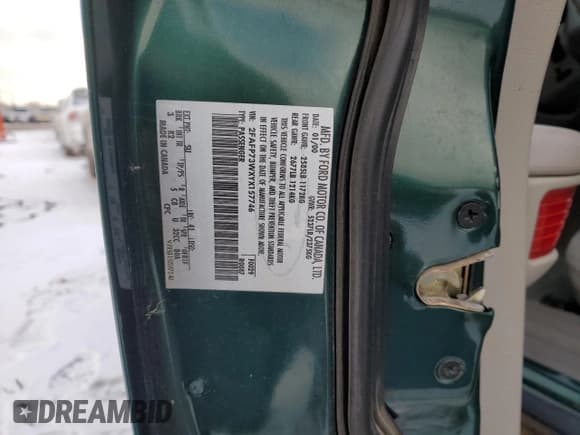 ✅ 2000 Ford Crown Victoria • VIN: 2FAFP73WXYX157746 • Lot: 82748804. Wystawiony na Copart z przebiegiem 56 820 mil. Bezpłatny archiwum sprzedaży aukcyjnych z USA i szczegółowy raport historii pojazdu na DreamBid. Zdjęcie 12.