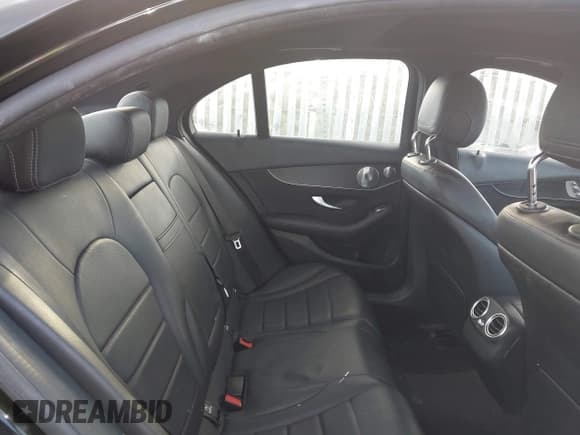 ✅ 2021 Mercedes-Benz C 300 • VIN: W1KWF8EB1MR614659 • Lot: 43711746. Wystawiony na IAAI z przebiegiem 103 924 mil. Bezpłatny archiwum sprzedaży aukcyjnych z USA i szczegółowy raport historii pojazdu na DreamBid. Zdjęcie 8.