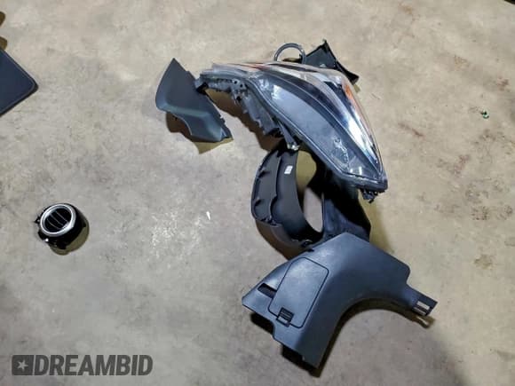 ✅ 2022 Nissan Versa SV • VIN: 3N1CN8EV6NL853825 • Lot: 95205885. Wystawiony na Copart z przebiegiem 43 812 mil. Bezpłatny archiwum sprzedaży aukcyjnych z USA i szczegółowy raport historii pojazdu na DreamBid. Zdjęcie 12.