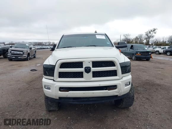 ✅ 2017 Ram 2500 Laramie • VIN: 3C6UR5FL7HG749723 • Lot: 41523969. Wystawiony na IAAI z przebiegiem 133 622 mil. Bezpłatny archiwum sprzedaży aukcyjnych z USA i szczegółowy raport historii pojazdu na DreamBid. Zdjęcie 12.
