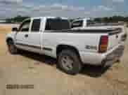 2000 Chevrolet Silverado 1500 LS z VIN 1GCEK19T6YZ359931, wystawiony jako Copart lot #70433884 z przebiegiem 458 301 mil mil oraz Czysty tytuł • Clean title. Historia ofert i sprzedaży dostępna na DreamBid. Obrazek 2.