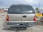 ✅ 2001 Chevrolet Suburban LT • VIN: 3GNEC16T21G248839 • Lot: 43263451. Wystawiony na IAAI z przebiegiem 238 937 mil. Bezpłatny archiwum sprzedaży aukcyjnych z USA i szczegółowy raport historii pojazdu na DreamBid. Zdjęcie 16.