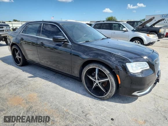 ✅ 2015 Chrysler 300 Limited • VIN: 2C3CCAAG3FH755089 • Lot: 66545485. Listed on Copart with 111,432 mi. Free auction sales archive from the USA and detailed vehicle history report at DreamBid. Image 4.