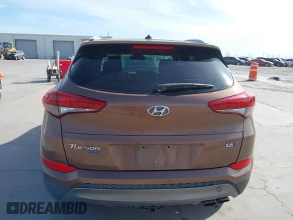 2016 Hyundai Tucson Limited z VIN KM8J33A20GU137662, wystawiony jako IAAI lot #41818149 z przebiegiem 120 010 mil mil oraz . Historia ofert i sprzedaży dostępna na DreamBid. Obrazek 16.