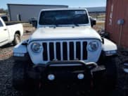 ✅ 2023 Jeep Gladiator Willys • VIN: 1C6HJTAG3PL527575 • Lot: 47552365. Wystawiony na Copart z przebiegiem Nie podano. Bezpłatny archiwum sprzedaży aukcyjnych z USA i szczegółowy raport historii pojazdu na DreamBid. Zdjęcie 5.