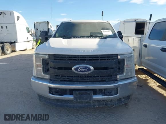 ✅ 2019 Ford F-350 Lariat • VIN: 1FT7X3B69KED70740 • Лот: 41665562. Опубликован ранее на IAAI с пробегом 190 822 миль. Бесплатный доступ к архиву аукционных продаж из США и подробный отчёт об истории автомобиля на DreamBid. Изображение 12.