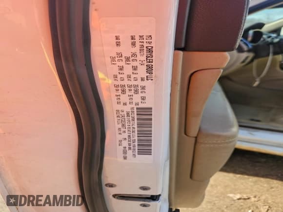 ✅ 2014 Jeep Grand Cherokee Overland • VIN: 1C4RJFCG2EC460377 • Lot: 93543155. Listed on Copart with 128,124 mi. Free auction sales archive from the USA and detailed vehicle history report at DreamBid. Image 13.