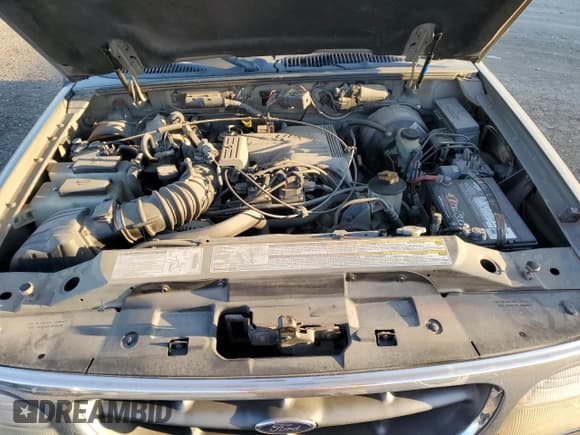 ✅ 2001 Ford Explorer Eddie Bauer • VIN: 1FMZU84P01UB51671 • Lot: 82465744. Listed on Copart with 127,592 mi. Free auction sales archive from the USA and detailed vehicle history report at DreamBid. Image 12.