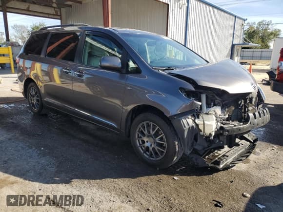 ✅ 2017 Toyota Sienna XLE • VIN: 5TDDZ3DC6HS165640 • Lot: 92614335. Listed on Copart with 189,426 mi. Free auction sales archive from the USA and detailed vehicle history report at DreamBid. Image 4.