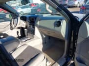 ✅ 2006 Ford Explorer XLT • VIN: 1FMEU73896ZA09638 • Lot: 41452293. Wystawiony na IAAI z przebiegiem 174 980 mil. Bezpłatny archiwum sprzedaży aukcyjnych z USA i szczegółowy raport historii pojazdu na DreamBid. Zdjęcie 5.