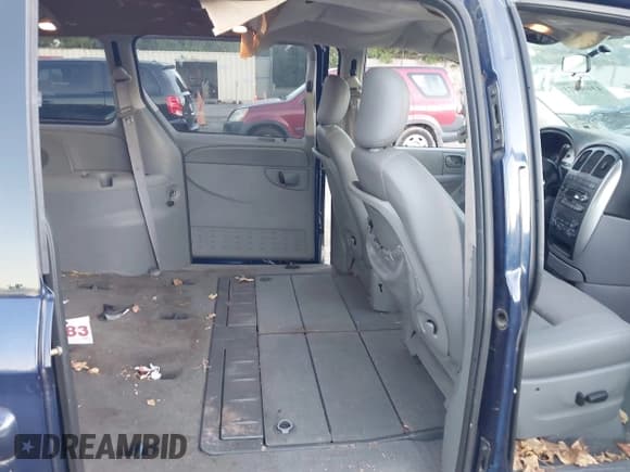 ✅ 2006 Chrysler Town & Country Touring • VIN: 2A8GP54L86R625085 • Lot: 43406873. Wystawiony na IAAI z przebiegiem 148 073 mil. Bezpłatny archiwum sprzedaży aukcyjnych z USA i szczegółowy raport historii pojazdu na DreamBid. Zdjęcie 8.