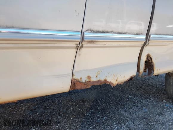 ✅ 1998 Ford F-150 • VIN: 1FTZX18W9WKB46427 • Lot: 42640533. Wystawiony na IAAI z przebiegiem 182 762 mil. Bezpłatny archiwum sprzedaży aukcyjnych z USA i szczegółowy raport historii pojazdu na DreamBid. Zdjęcie 12.