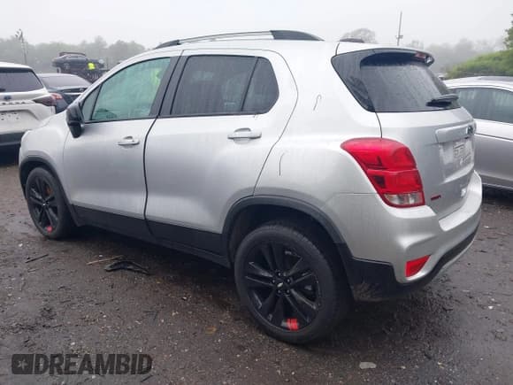 ✅ 2022 Chevrolet Trax LT • VIN: KL7CJPSM9NB507961 • Lot: 42249858. Wystawiony na IAAI z przebiegiem 53 737 mil. Bezpłatny archiwum sprzedaży aukcyjnych z USA i szczegółowy raport historii pojazdu na DreamBid. Zdjęcie 3.