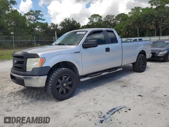 ✅ 2014 Ford F-150 XL • VIN: 1FTFX1CF5EKE93326 • Lot: 83835535. Wystawiony na Copart z przebiegiem 119 610 mil. Bezpłatny archiwum sprzedaży aukcyjnych z USA i szczegółowy raport historii pojazdu na DreamBid. Zdjęcie 1.