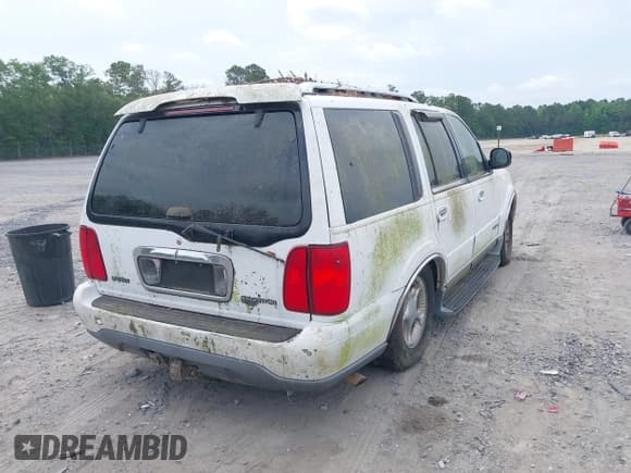 ✅ 2001 Lincoln Navigator • VIN: 5LMEU27R31LJ10219 • Лот: 42214862. Опубликован ранее на IAAI с пробегом Не указан. Бесплатный доступ к архиву аукционных продаж из США и подробный отчёт об истории автомобиля на DreamBid. Изображение 4.