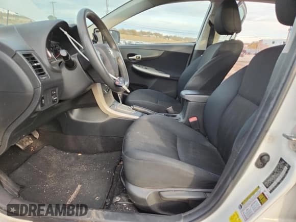 ✅ 2011 Toyota Corolla S • VIN: 2T1BU4EE9BC633601 • Lot: 92508145. Wystawiony na Copart z przebiegiem 216 996 mil. Bezpłatny archiwum sprzedaży aukcyjnych z USA i szczegółowy raport historii pojazdu na DreamBid. Zdjęcie 7.