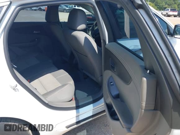 ✅ 2015 Chevrolet Impala LS • VIN: 2G11X5SL8F9246435 • Lot: 43173928. Listed on IAAI with 263,809 mi. Free auction sales archive from the USA and detailed vehicle history report at DreamBid. Image 8.