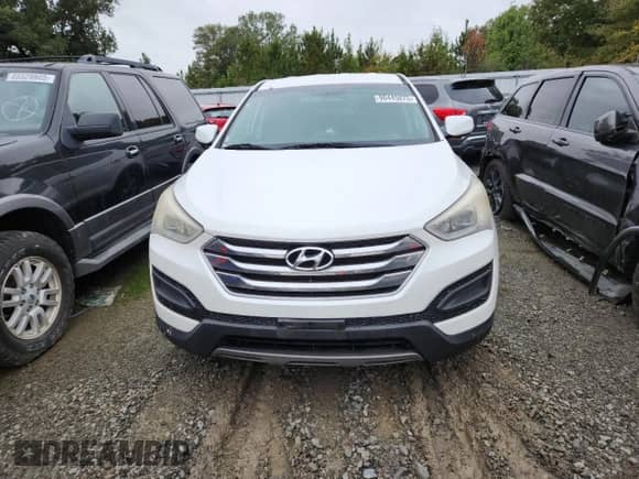 ✅ 2015 Hyundai Santa Fe • VIN: 5XYZT3LB2FG304978 • Lot: 90445875. Listed on Copart with 175,188 mi. Free auction sales archive from the USA and detailed vehicle history report at DreamBid. Image 5.