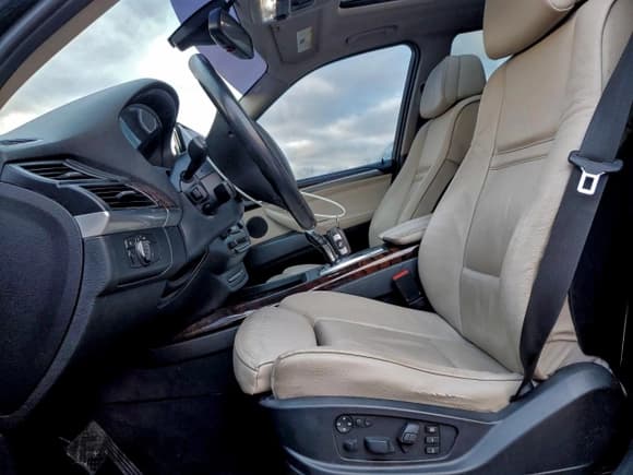 ✅ 2011 BMW X5 35i • VIN: 5UXZV4C57BL403240 • Lot: 93885655. Wystawiony na Copart z przebiegiem 155 387 mil. Bezpłatny archiwum sprzedaży aukcyjnych z USA i szczegółowy raport historii pojazdu na DreamBid. Zdjęcie 7.