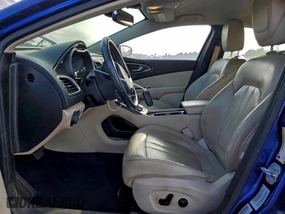 ✅ 2015 Chrysler 200 C • VIN: 1C3CCCCG7FN600450 • Lot: 95571455. Wystawiony na Copart z przebiegiem 91 950 mil. Bezpłatny archiwum sprzedaży aukcyjnych z USA i szczegółowy raport historii pojazdu na DreamBid. Zdjęcie 7.