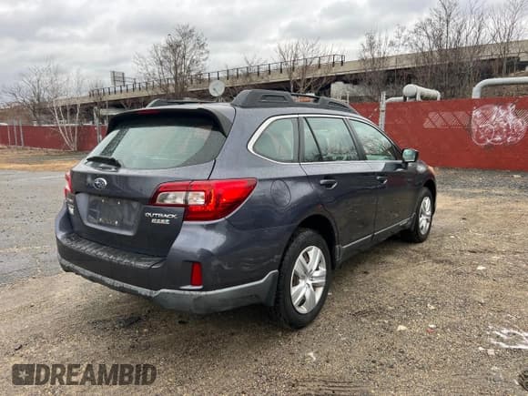 ✅ 2015 Subaru Outback 2.5i • VIN: 4S4BSAAC3F3233343 • Lot: 43870535. Listed on Copart with 213,995 mi. Free auction sales archive from the USA and detailed vehicle history report at DreamBid. Image 4.