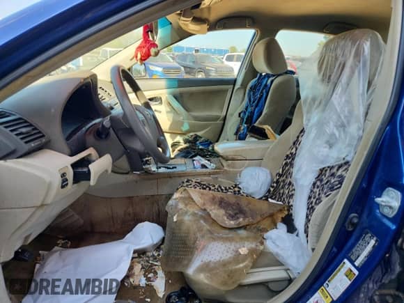 2009 Toyota Camry z VIN 4T1BE46K79U372916, wystawiony jako Copart lot #84560525 z przebiegiem 120 395 mil mil oraz Szkoda całkowita • Salvage title. Historia ofert i sprzedaży dostępna na DreamBid. Obrazek 7.