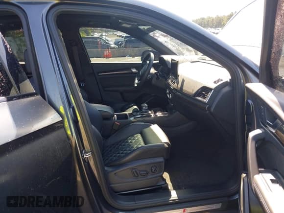 ✅ 2024 Audi SQ5 Prestige • VIN: WA1C4AFY9R2015791 • Lot: 42770088. Listed on IAAI with 21,695 mi. Free auction sales archive from the USA and detailed vehicle history report at DreamBid. Image 5.