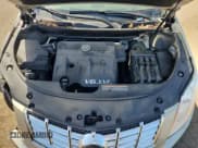 ✅ 2015 Cadillac SRX Premium Collection • VIN: 3GYFNGE38FS547147 • Lot: 70882935. Wystawiony na Copart z przebiegiem 160 153 mil. Bezpłatny archiwum sprzedaży aukcyjnych z USA i szczegółowy raport historii pojazdu na DreamBid. Zdjęcie 12.