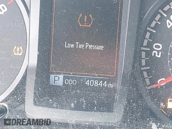 ✅ 2022 Toyota Tacoma SR • VIN: 3TYCZ5AN6NT085560 • Lot: 42185639. Wystawiony na IAAI z przebiegiem 40 844 mil. Bezpłatny archiwum sprzedaży aukcyjnych z USA i szczegółowy raport historii pojazdu na DreamBid. Zdjęcie 15.