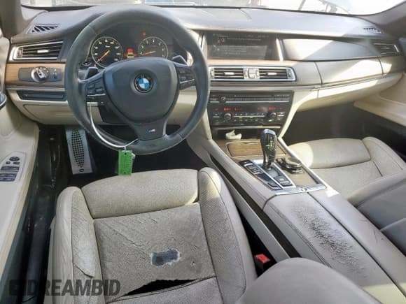 ✅ 2014 BMW 7 Series 750i • VIN: WBAYA8C57ED824970 • Lot: 61005925. Wystawiony na Copart z przebiegiem 144 457 mil. Bezpłatny archiwum sprzedaży aukcyjnych z USA i szczegółowy raport historii pojazdu na DreamBid. Zdjęcie 8.