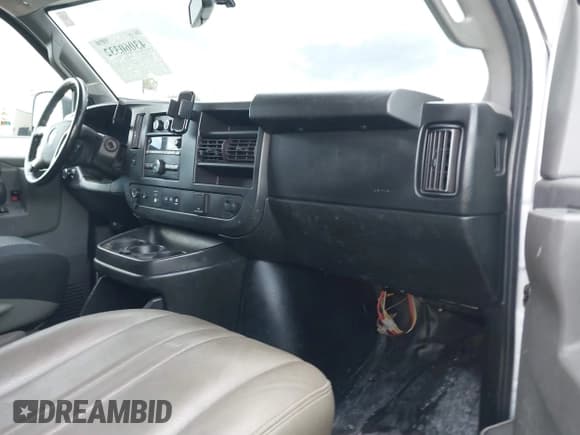 ✅ 2018 Chevrolet Express Cargo • VIN: 1GCWGAFPXJ1319661 • Лот: 43060332. Опубликован ранее на IAAI с пробегом 143 791 миль. Бесплатный доступ к архиву аукционных продаж из США и подробный отчёт об истории автомобиля на DreamBid. Изображение 5.