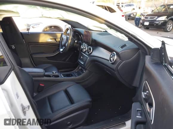 2019 Mercedes-Benz CLA 250 с VIN WDDSJ4EB0KN776745, выставлен на аукционе IAAI как лот 43358222 с пробегом 49 974 миль миль и . История ставок и продаж доступна на DreamBid. Изображение 5.