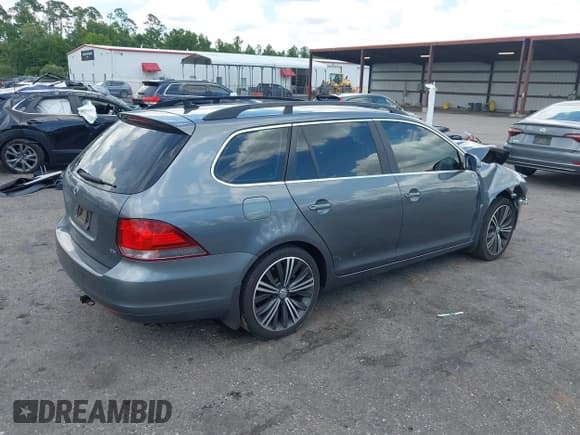 ✅ 2014 Volkswagen Jetta TDI w/Sunroof & Nav • VIN: 3VWPL7AJ7EM613739 • Lot: 42718192. Listed on IAAI with 159,860 mi. Free auction sales archive from the USA and detailed vehicle history report at DreamBid. Image 4.