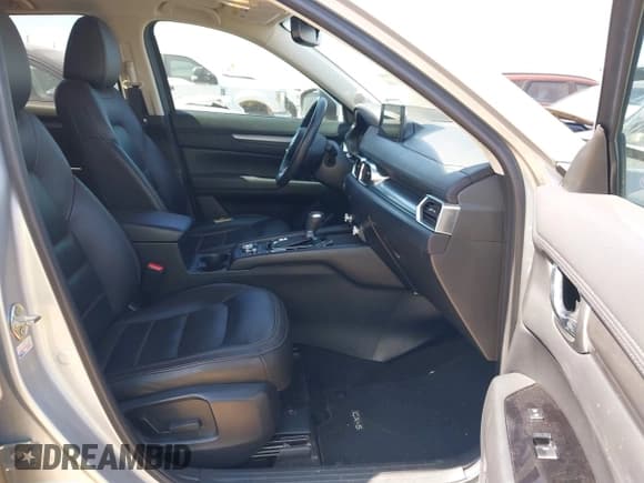 ✅ 2022 Mazda CX-5 S Carbon Edition • VIN: JM3KFBCM2N1582998 • Lot: 43316644. Wystawiony na IAAI z przebiegiem 85 217 mil. Bezpłatny archiwum sprzedaży aukcyjnych z USA i szczegółowy raport historii pojazdu na DreamBid. Zdjęcie 5.