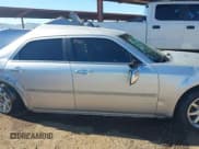 ✅ 2005 Chrysler 300 300 • VIN: 2C3JA43R45H143267 • Lot: 43537319. Wystawiony na IAAI z przebiegiem Nie podano. Bezpłatny archiwum sprzedaży aukcyjnych z USA i szczegółowy raport historii pojazdu na DreamBid. Zdjęcie 12.