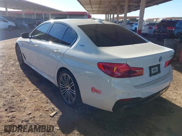 ✅ 2018 BMW 5 Series 530e • VIN: WBAJA9C56JB250472 • Lot: 43554792. Wystawiony na IAAI z przebiegiem 187 321 mil. Bezpłatny archiwum sprzedaży aukcyjnych z USA i szczegółowy raport historii pojazdu na DreamBid. Zdjęcie 3.