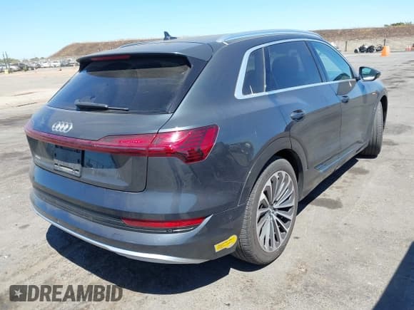 ✅ 2019 Audi e-tron Prestige • VIN: WA1VAAGE2KB009360 • Lot: 43028299. Listed on IAAI with 43,109 mi. Free auction sales archive from the USA and detailed vehicle history report at DreamBid. Image 4.