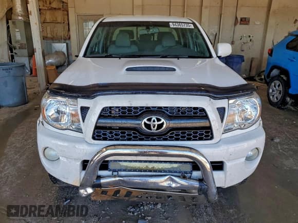 ✅ 2011 Toyota Tacoma PreRunner • VIN: 3TMJU4GN8BM113695 • Lot: 94365735. Listed on Copart with 249,473 mi. Free auction sales archive from the USA and detailed vehicle history report at DreamBid. Image 5.