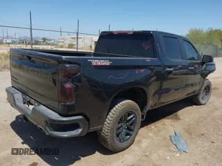 ✅ 2021 Chevrolet Silverado 1500 Custom Trail Boss • VIN: 1GCPYCEFXMZ261238 • Lot: 42700257. Wystawiony na IAAI z przebiegiem 64 975 mil. Bezpłatny archiwum sprzedaży aukcyjnych z USA i szczegółowy raport historii pojazdu na DreamBid. Zdjęcie 4.