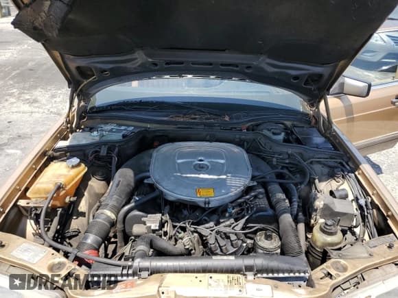 ✅ 1986 Mercedes-Benz 560 • VIN: WDBCA39D5GA205124 • Lot: 67642235. Listed on Copart with 131,477 mi. Free auction sales archive from the USA and detailed vehicle history report at DreamBid. Image 11.