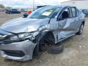 ✅ 2018 Honda Civic LX • VIN: 2HGFC2F5XJH517448 • Lot: 43413433. Wystawiony na IAAI z przebiegiem 86 931 mil. Bezpłatny archiwum sprzedaży aukcyjnych z USA i szczegółowy raport historii pojazdu na DreamBid. Zdjęcie 6.