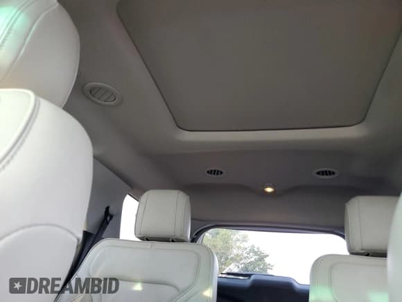 ✅ 2017 Ford Explorer Platinum • VIN: 1FM5K8HT1HGE41678 • Lot: 80826165. Wystawiony na Copart z przebiegiem 106 134 mil. Bezpłatny archiwum sprzedaży aukcyjnych z USA i szczegółowy raport historii pojazdu na DreamBid. Zdjęcie 10.