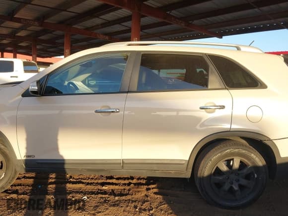 ✅ 2011 Kia Sorento LX • VIN: 5XYKTCA11BG142959 • Lot: 43588760. Listed on IAAI with 147,177 mi. Free auction sales archive from the USA and detailed vehicle history report at DreamBid. Image 14.